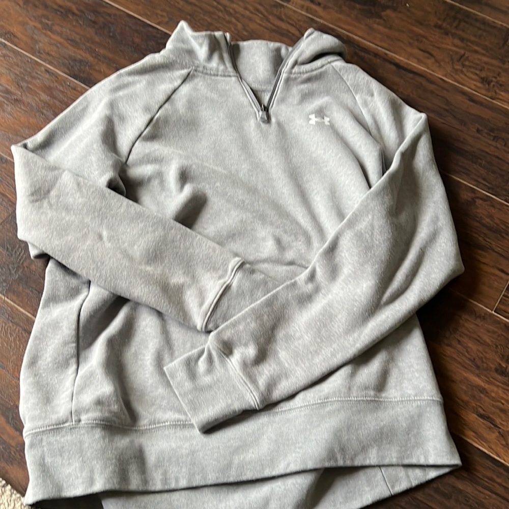 Size m half zip under armor womens